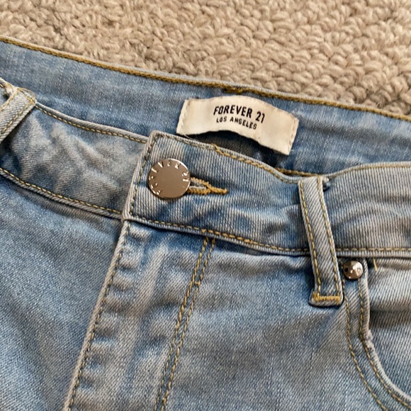 Forever 21 Denim shorts distressed - Picture 2 of 6